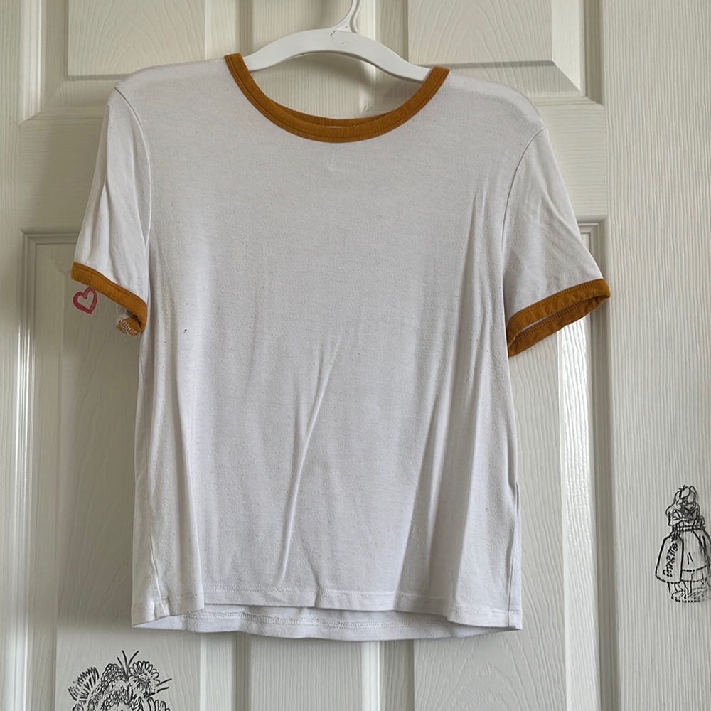 White t shirt with yellow trim size S forever 21